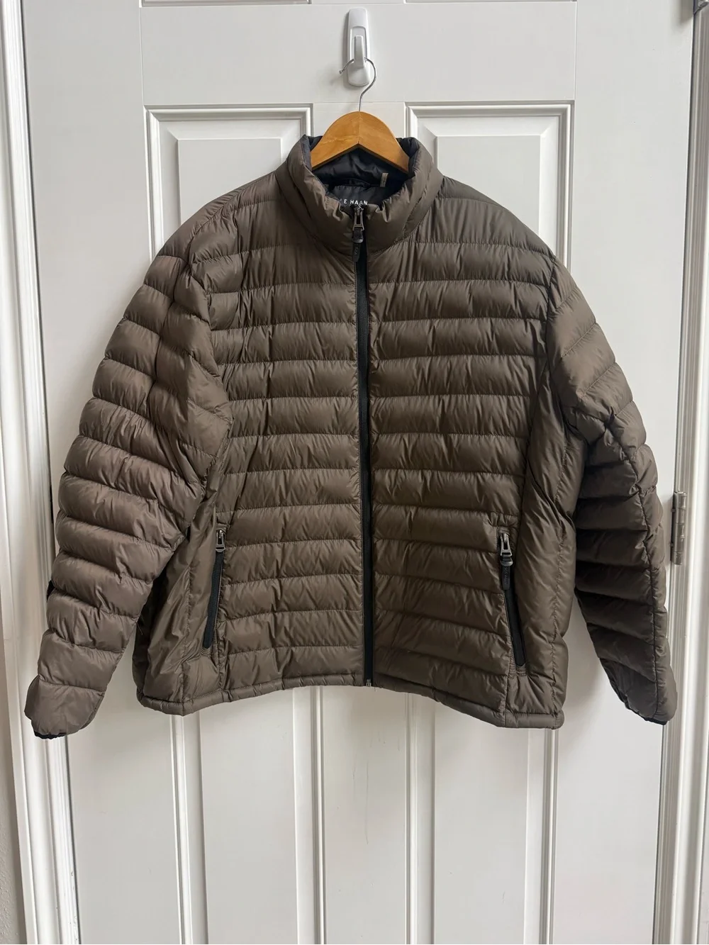 Cole Haan Men's Quilted Premium Duck Down lightweight Puffer Jacket Taupe brown